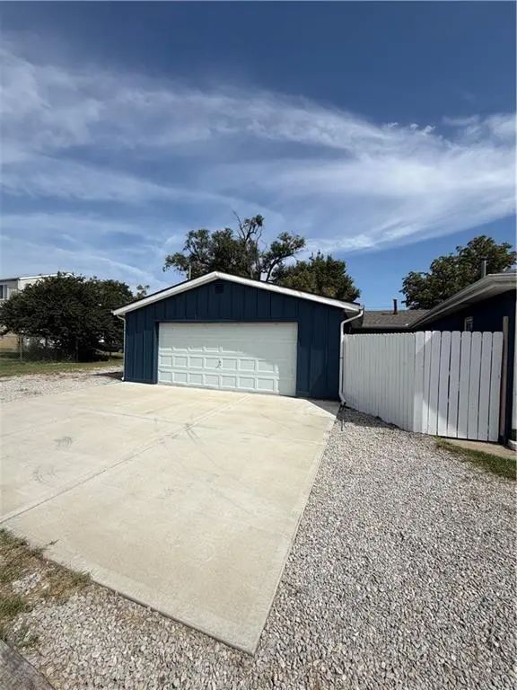 406/408 Ella ST, Belton, MO 64012