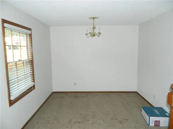 3619 Lakecrest CT, Lawrence, KS 66049