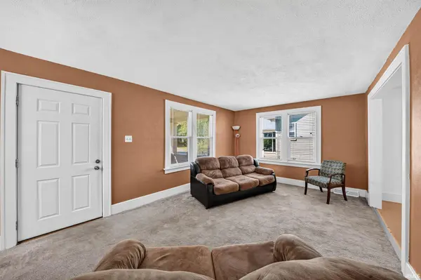 1022 Diamond AVE, South Bend, IN 46628-2716