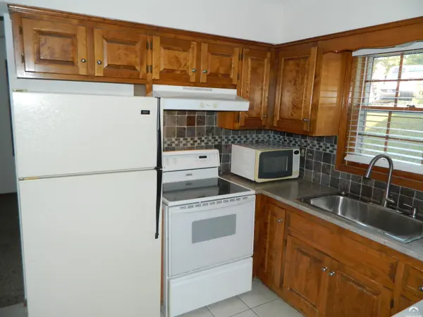 3619 Lakecrest CT, Lawrence, KS 66049