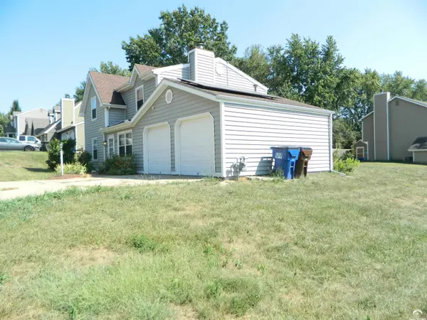 3619 Lakecrest CT, Lawrence, KS 66049