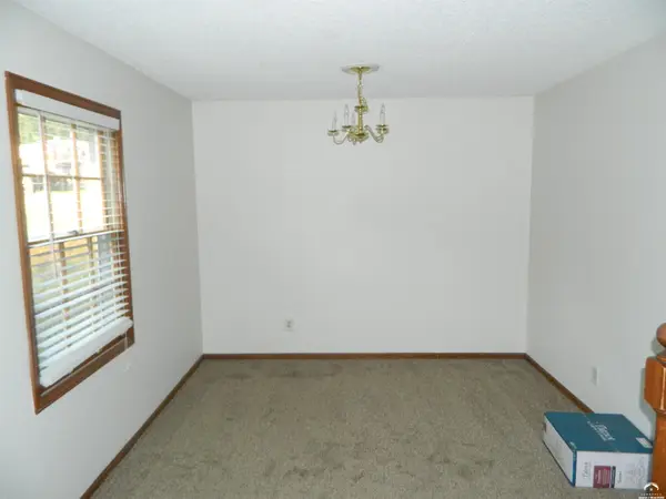 3619 Lakecrest CT, Lawrence, KS 66049