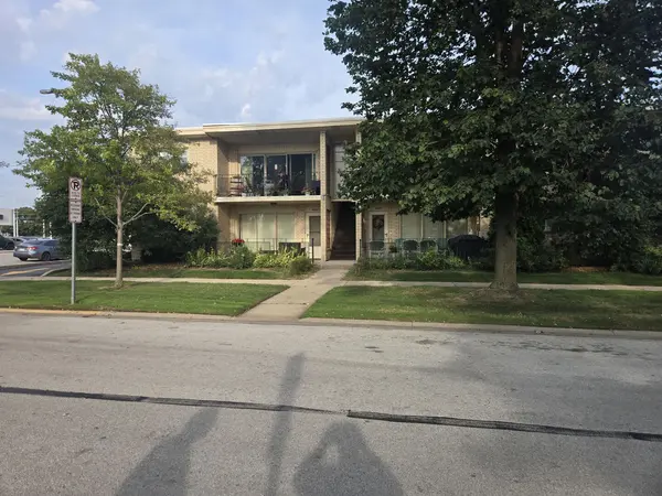 4645 W 95th ST #north, Oak Lawn, IL 60453