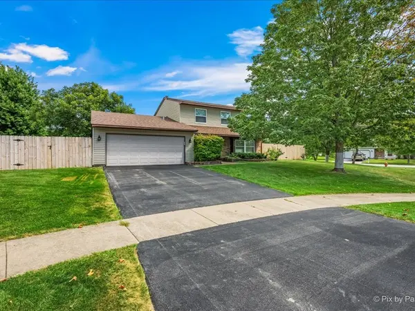 930 Pioneer CT, Roselle, IL 60172