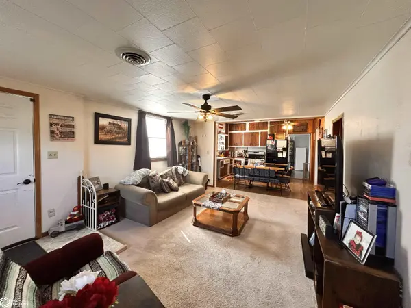 913 W Walnut ST, Bloomfield, IA 52537