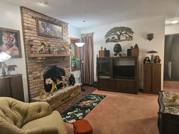 608 Chateau CIR, Burnsville, MN 55337