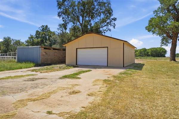 15801 S County Road 2064 RD, Altus, OK 73521