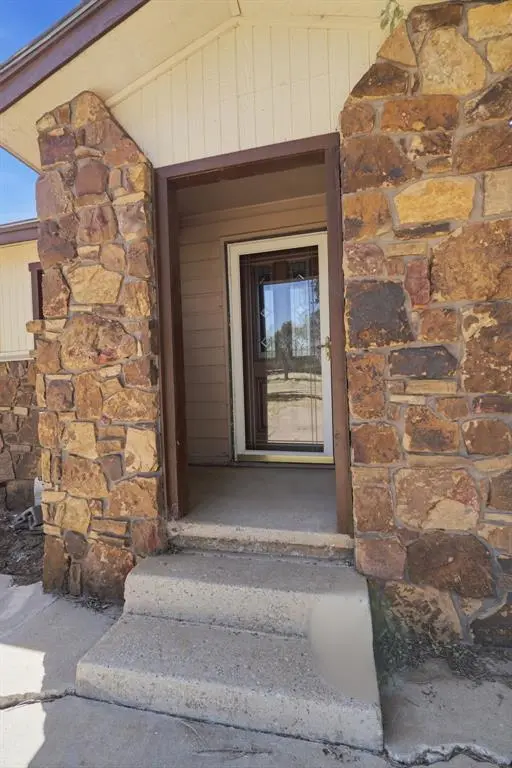 15801 S County Road 2064 RD, Altus, OK 73521