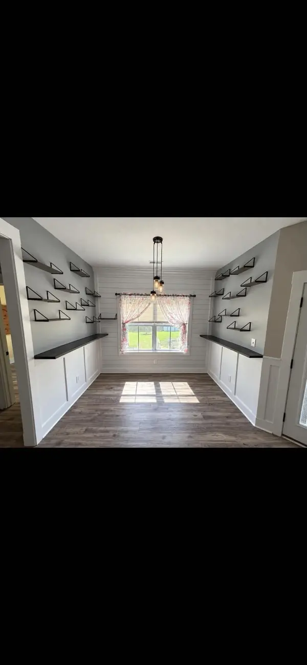 308 College St, Burns, TN 37029