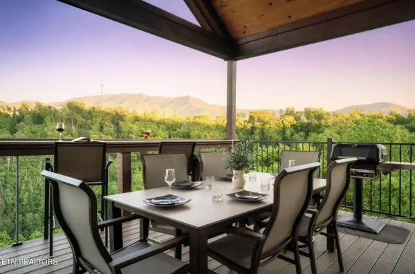 811 Sourwood Drive, Gatlinburg, TN 37738