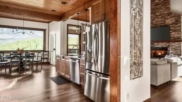 811 Sourwood Drive, Gatlinburg, TN 37738