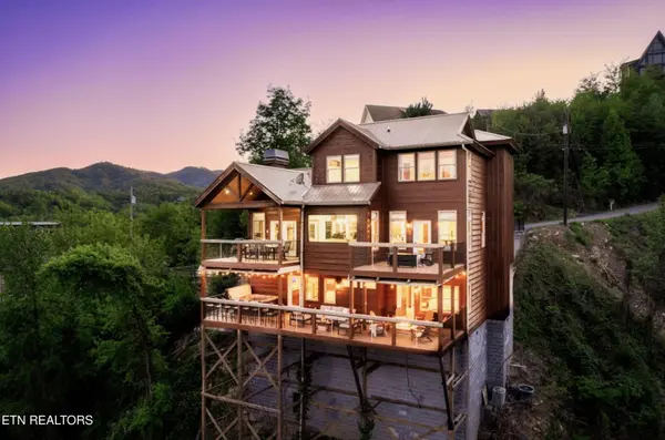 811 Sourwood Drive, Gatlinburg, TN 37738