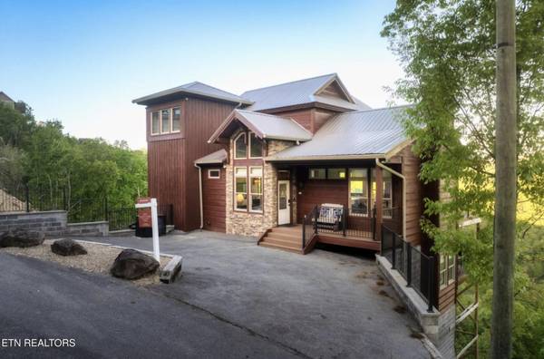 811 Sourwood Drive, Gatlinburg, TN 37738