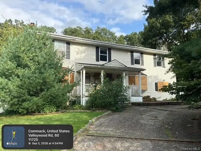60 Valleywood RD, Commack, NY 11725
