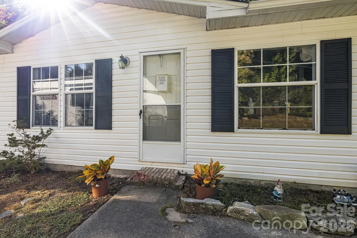 96 Fallswood CT, Hendersonville, NC 28739