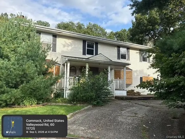 60 Valleywood RD, Commack, NY 11725