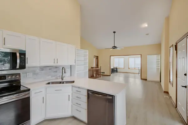 834 Wescott SQ, Eagan, MN 55123