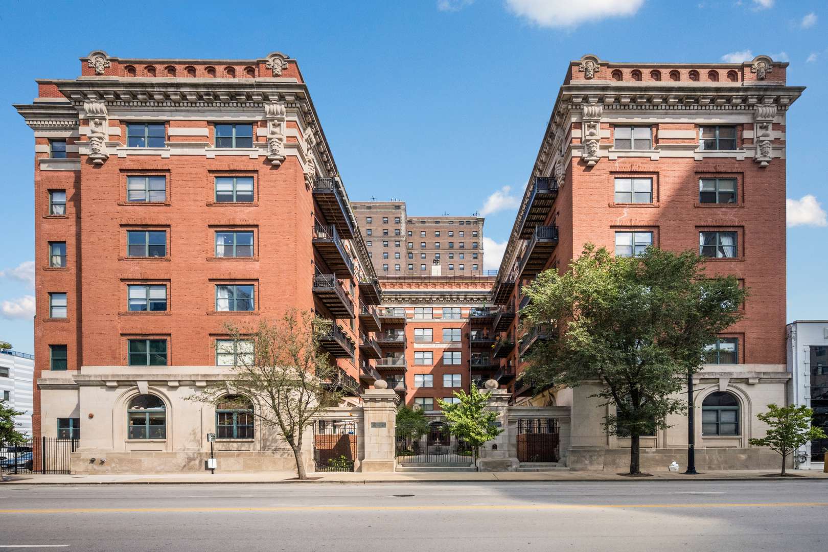 絵里ページ Homes for sale in 60605, IL - Carmen Carter - Carter Realty Group