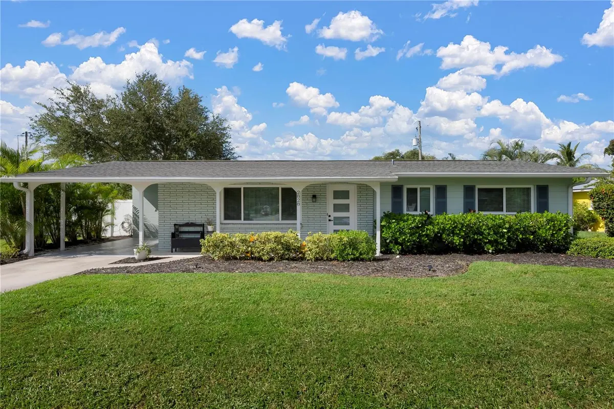 2828 GULF GATE DR, Sarasota, FL 34231