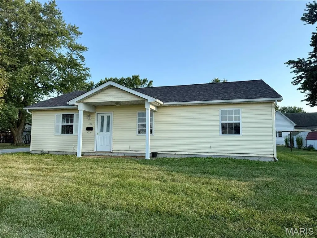 1201 W Locust ST, Bowling Green, MO 63334