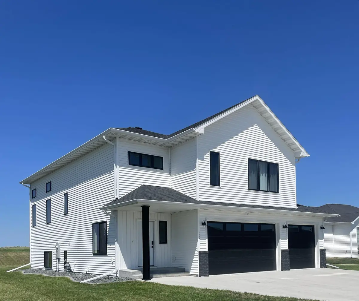 5006 11th ST W, West Fargo, ND 58078