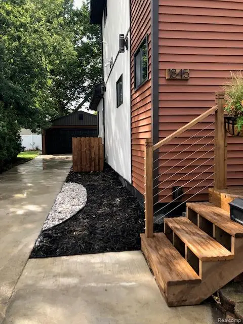 1845 Pilgrim ST, Ferndale, MI 48220