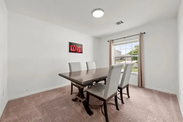216 Wincanton LN, Jarrell, TX 76537