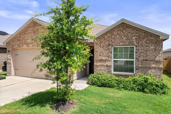 216 Wincanton LN, Jarrell, TX 76537