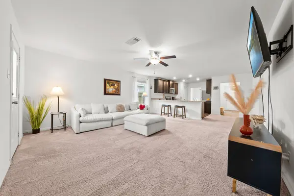 216 Wincanton LN, Jarrell, TX 76537
