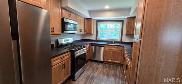 9604 Cherryfield DR, St Louis, MO 63136