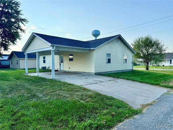 1201 W Locust ST, Bowling Green, MO 63334