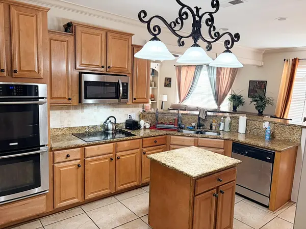 2339 MEVERETT LN, Cordova, TN 38016