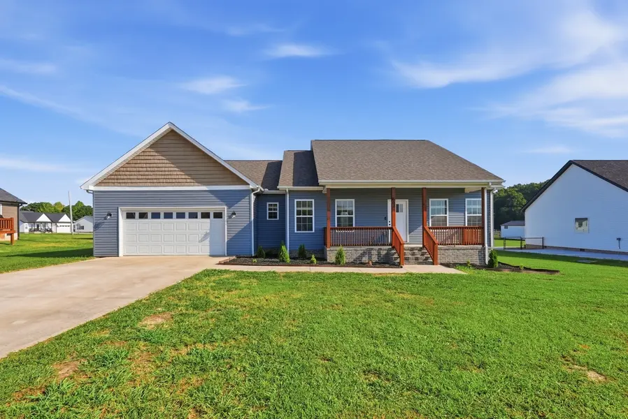662 Clog Valley Dr, Sparta, TN 38583