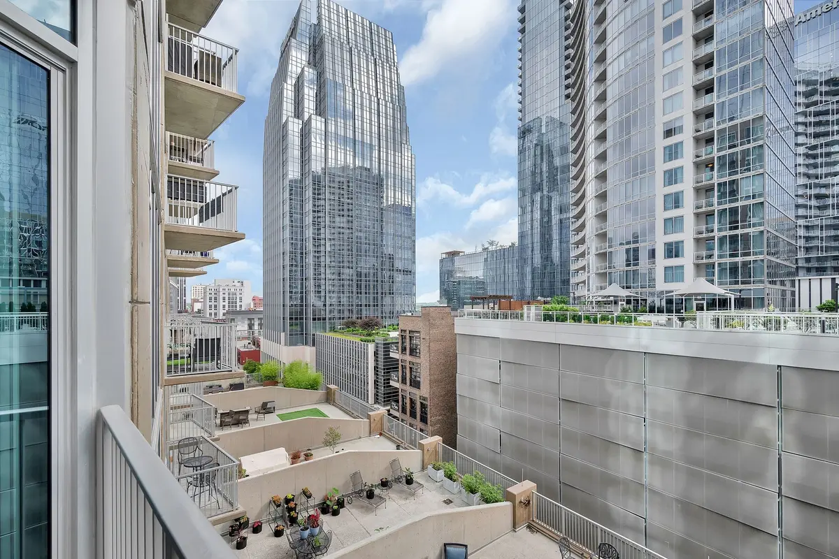 301 Demonbreun St #909, Nashville, TN 37201