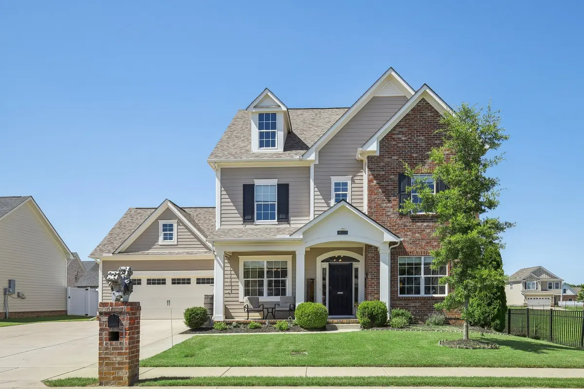 827 Sapphire Dr, Murfreesboro, TN 37128