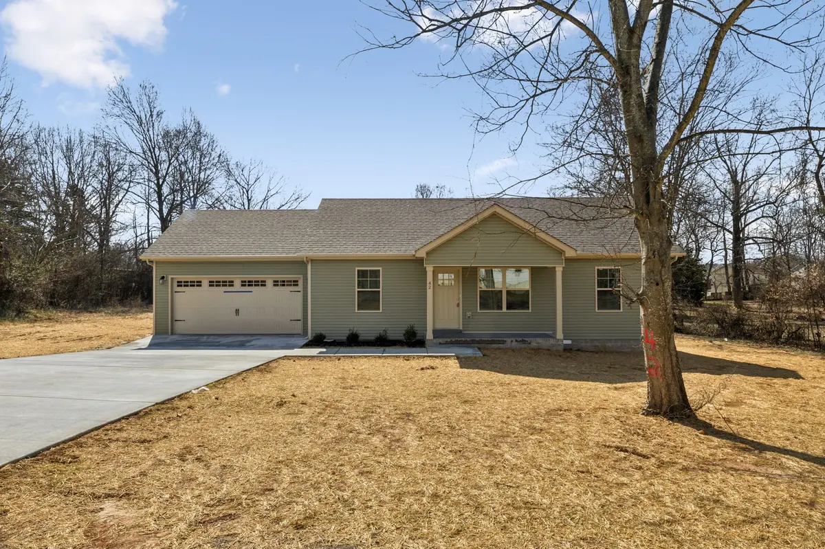 42 Idlewild Spur, Oak Grove, KY 42262