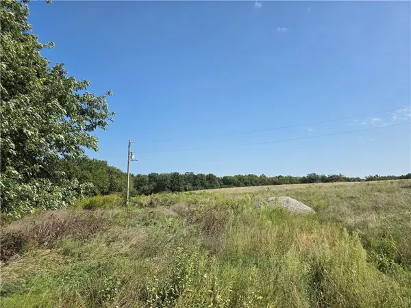 3561 Soo Line DR, Polo, MO 64637