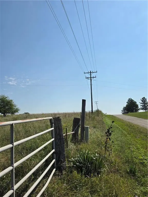 3561 Soo Line DR, Polo, MO 64637