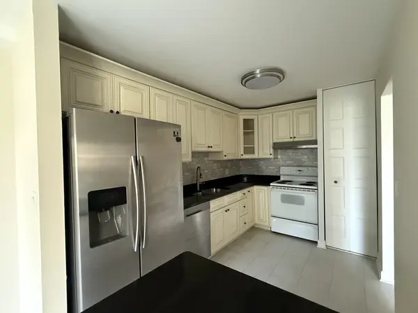 2 Villa Verde DR #113, Buffalo Grove, IL 60089