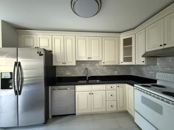 2 Villa Verde DR #113, Buffalo Grove, IL 60089