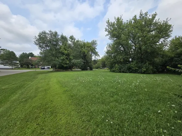517 Atlantic DR NE, Poplar Grove, IL 61065