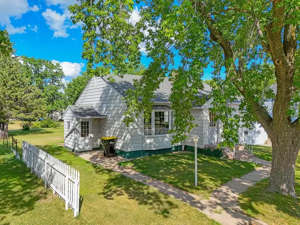 525 3rd St SE, Perham, MN 56573