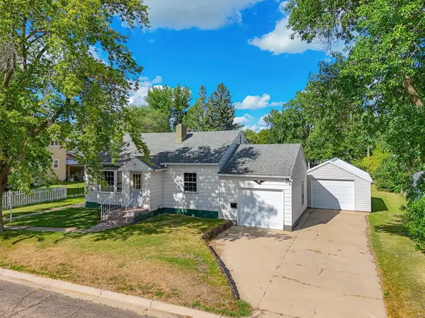 525 3rd St SE, Perham, MN 56573