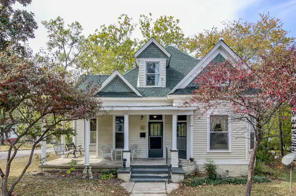 402 N College St, Paris, TN 38242
