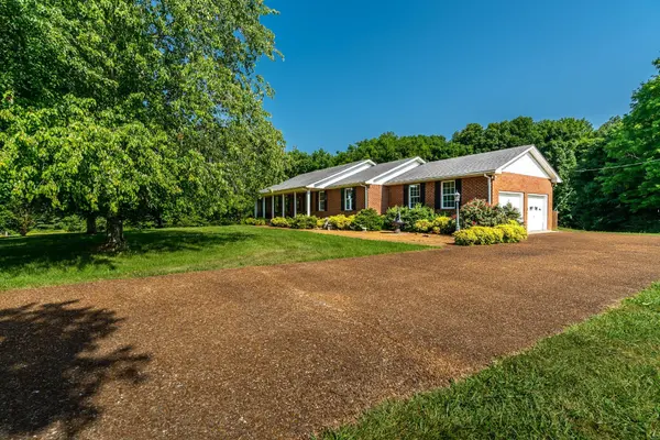 1000 Charlie Read Rd, Chapmansboro, TN 37035