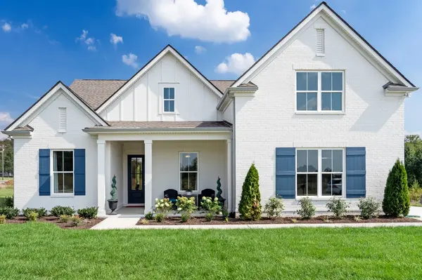 2000 Southern Chase Dr, Smyrna, TN 37167