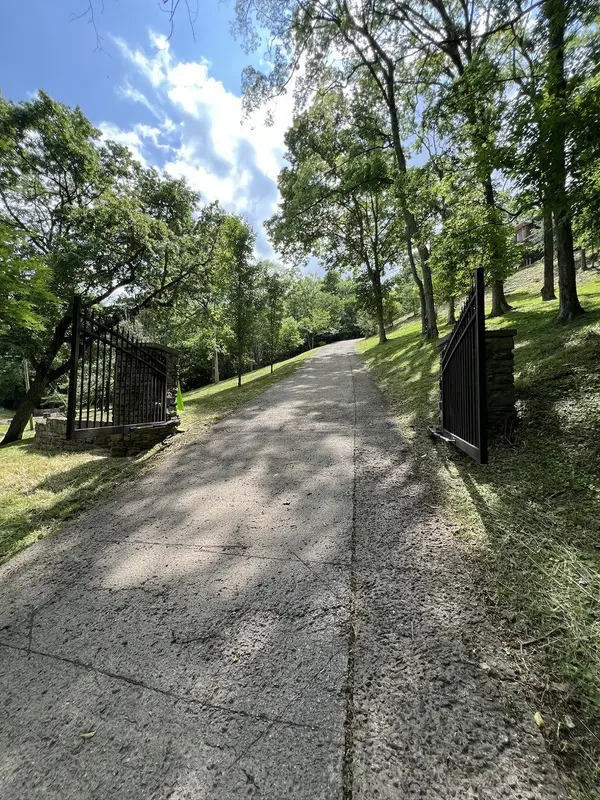 5161 Granny White Pike, Nashville, TN 37220