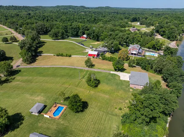 0 Pillow St W, Clifton, TN 38425