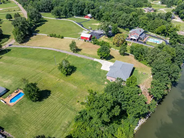 0 Pillow St W, Clifton, TN 38425