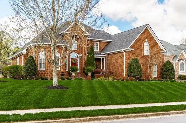 1055 Dorset Dr, Hendersonville, TN 37075
